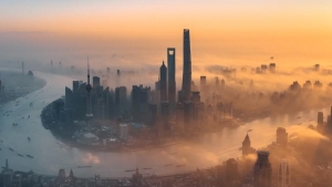 航拍“基础操作→进阶技巧→创意运镜→避坑指南” 